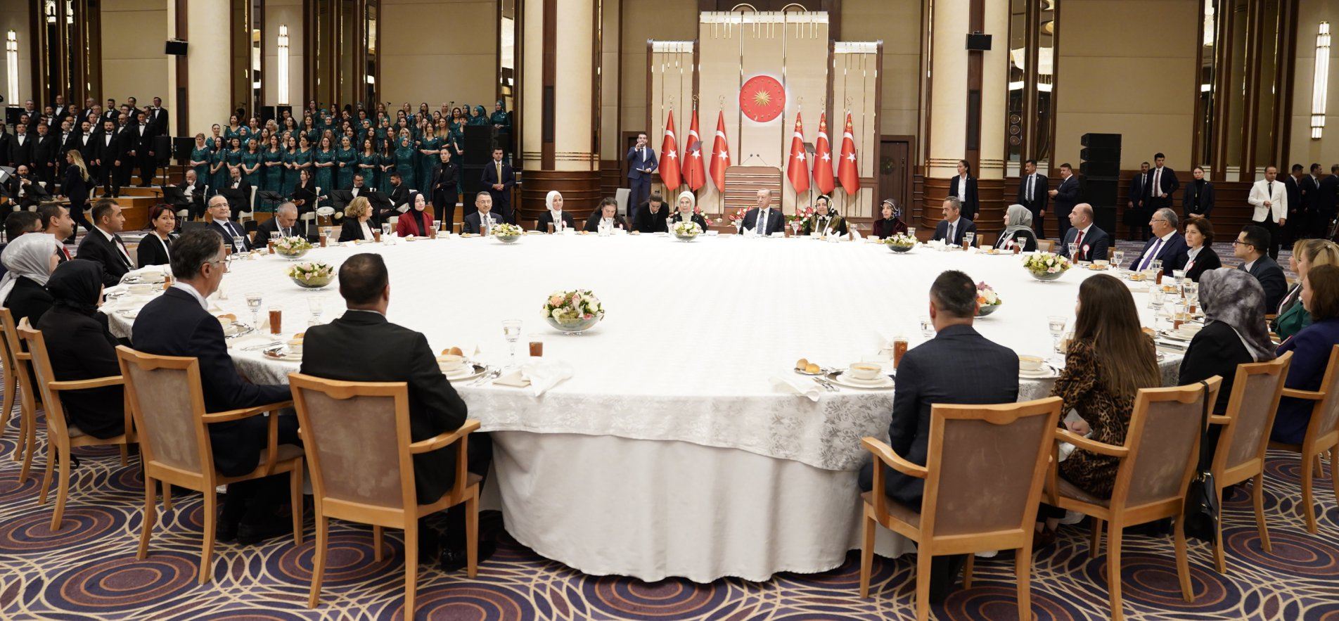 PRESIDENT ERDOĞAN RECEIVED MINISTER ÖZER AND ACCOMPANYING TEACHERS ON THE OCCASION OF TEACHERS' DAY