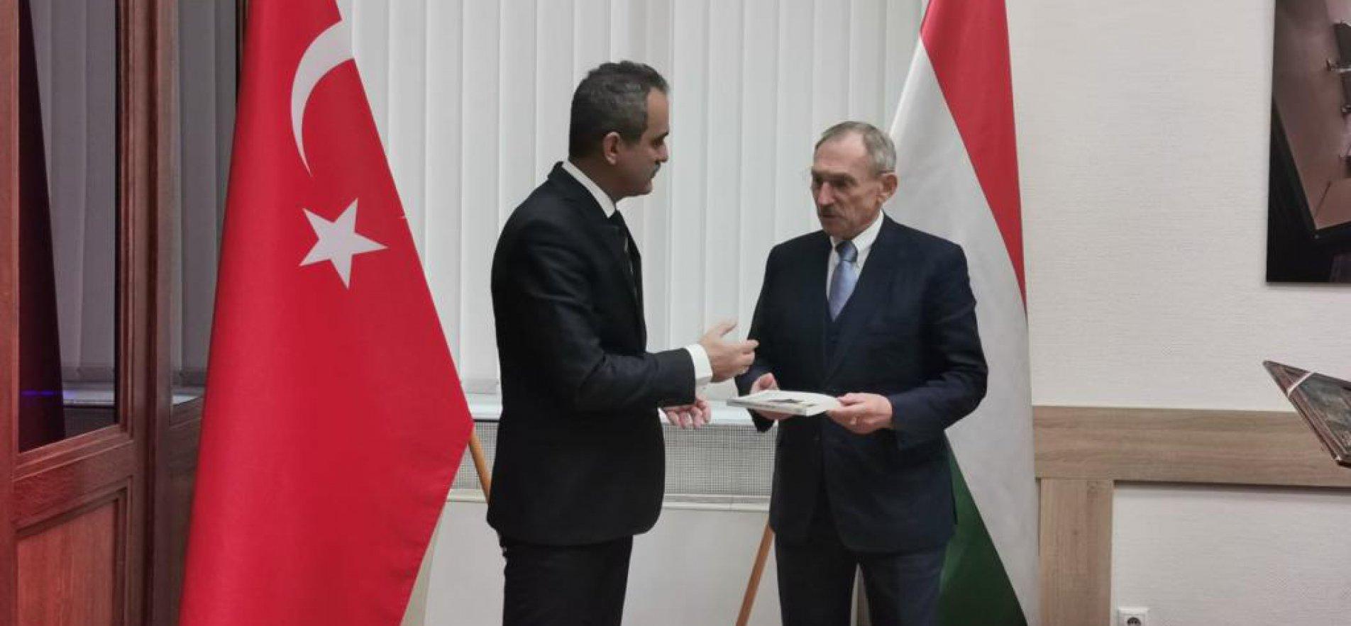MINISTER OZER MEETS WITH MINISTER OF INTERIOR OF HUNGARY SANDOR PINTER