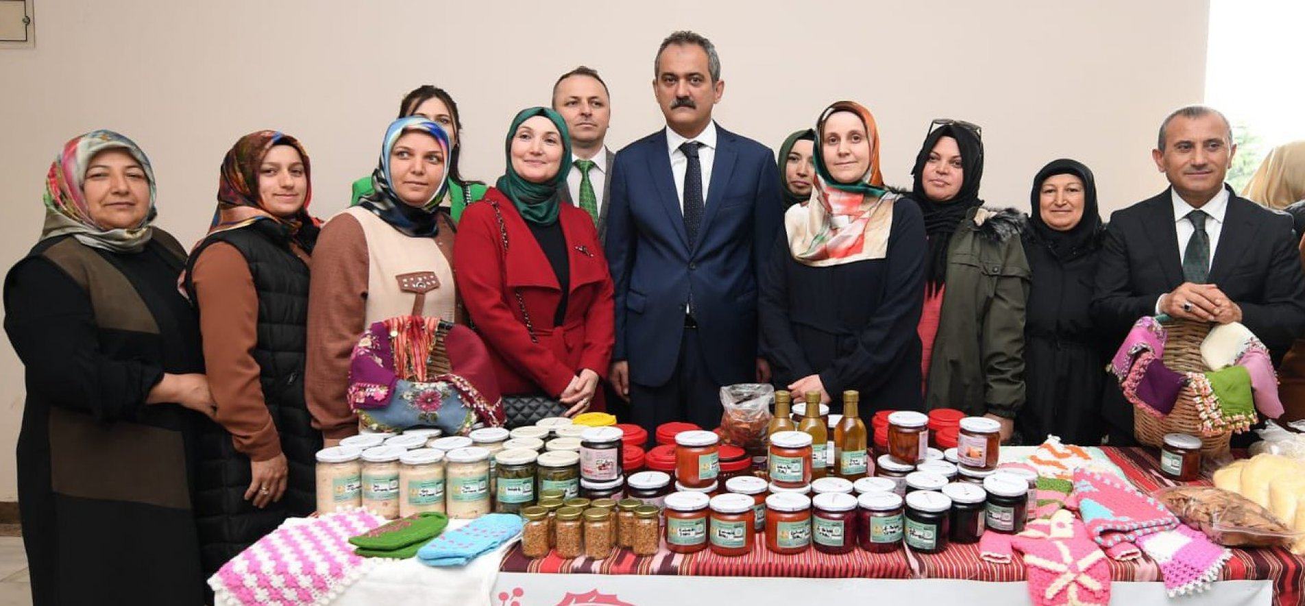 MINISTER ÖZER: 443 THOUSAND 562 WOMEN RECEIVE TRAINING IN VOCATIONAL EDUCATION CENTERS