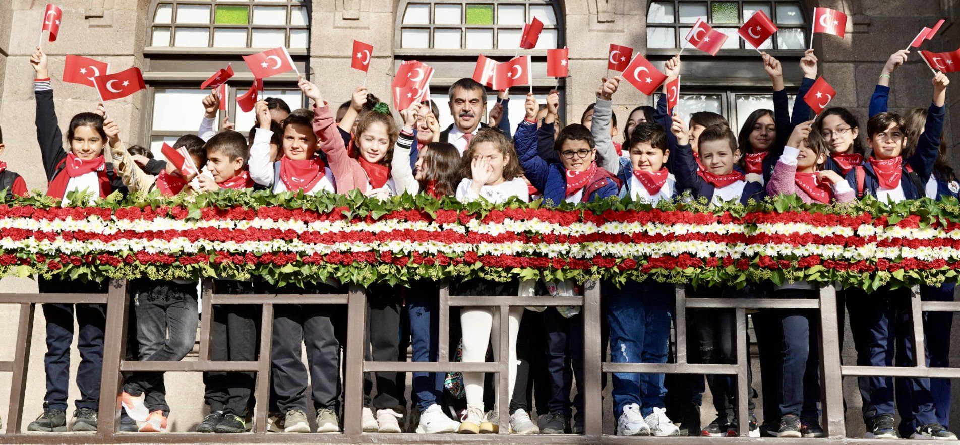 MINISTER TEKIN VISITS THE FIRST GRAND NATIONAL ASSEMBLY OF TÜRKİYE WITH STUDENTS