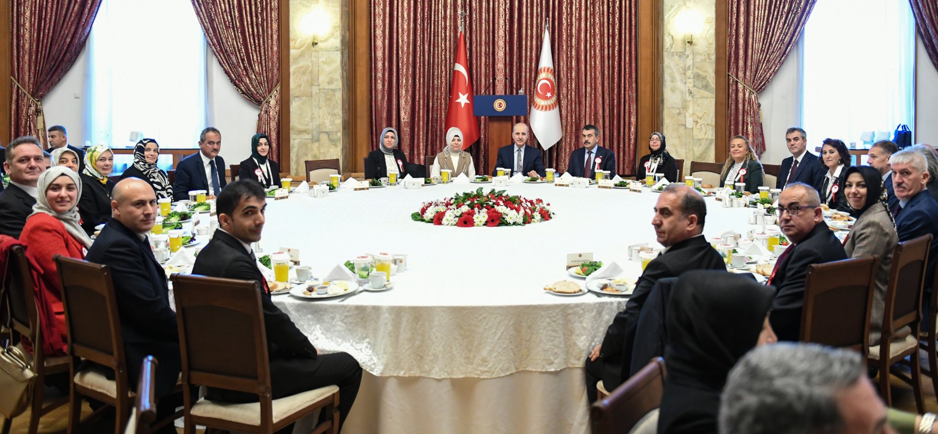 SPEAKER OF THE GNAT KURTULMUŞ AND MINISTER TEKİN MEET WITH TEACHERS COMING FROM 81 PROVINCES IN THE GNAT
